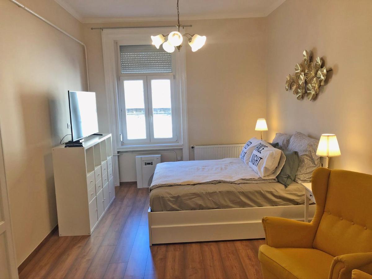 Modern Comfort In Historical Budapeste Exterior foto