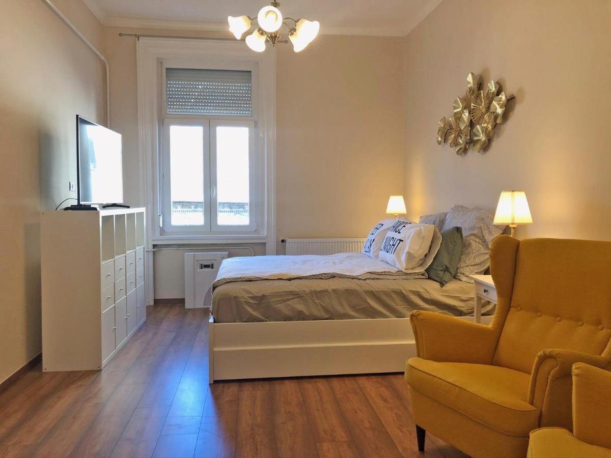 Modern Comfort In Historical Budapeste Exterior foto